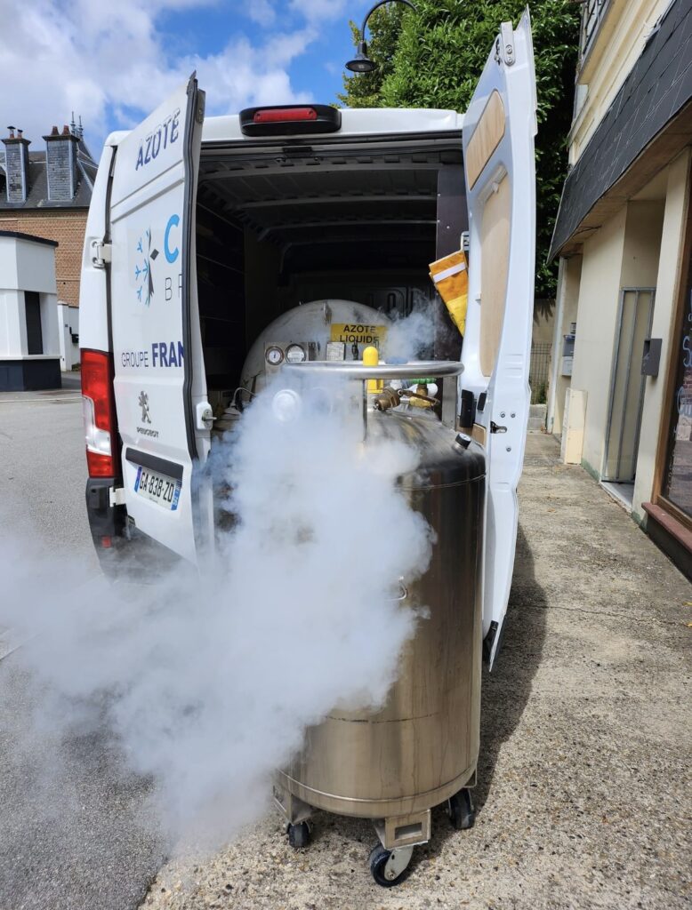 Camion de livraison nous apportant l'azote pour notre Cryothérapie - Cryothérapie près de Dieppe.