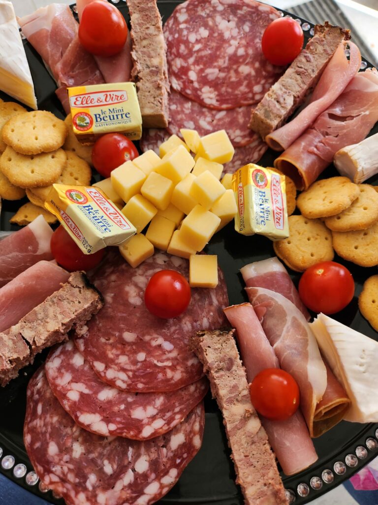 Plateau de charcuterie et fromage - Repas d'entreprise et anniversaire enfant